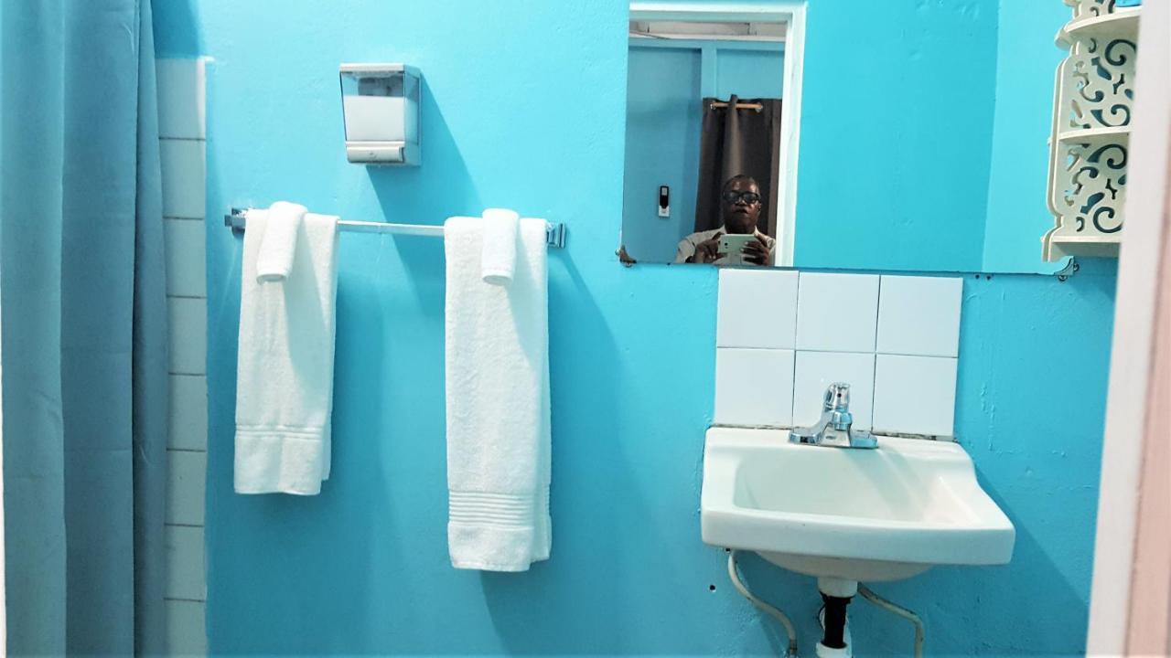 Chez Ophelia Cottage Apartments Roseau Bagian luar foto